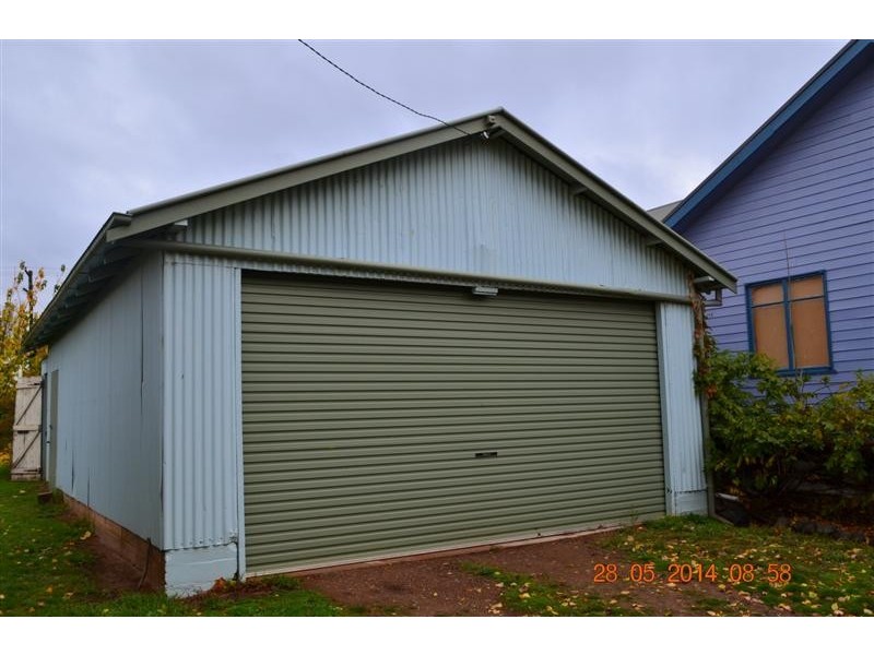 30 Broughton Street, Tumut NSW 2720