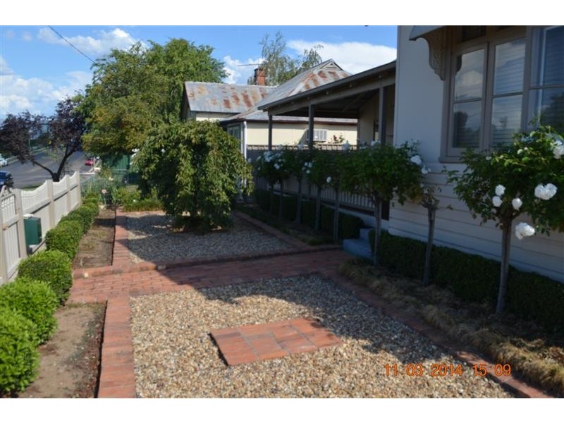 15 Fitzroy Street, Tumut NSW 2720