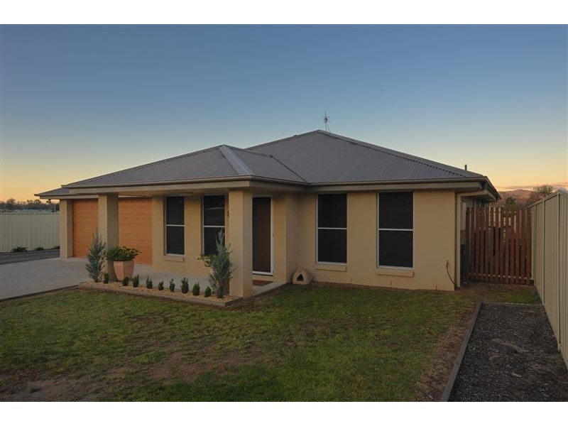 136 Russell Street, Tumut NSW 2720