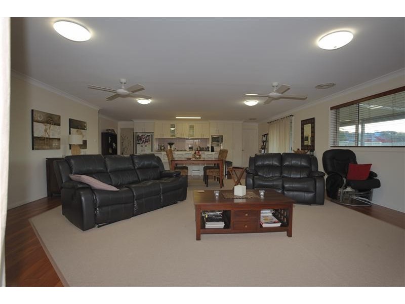 136 Russell Street, Tumut NSW 2720