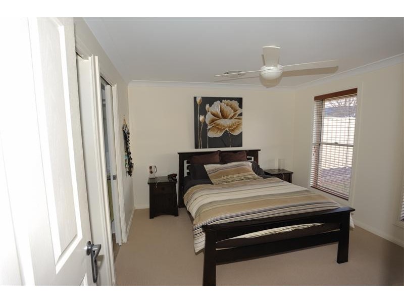 136 Russell Street, Tumut NSW 2720