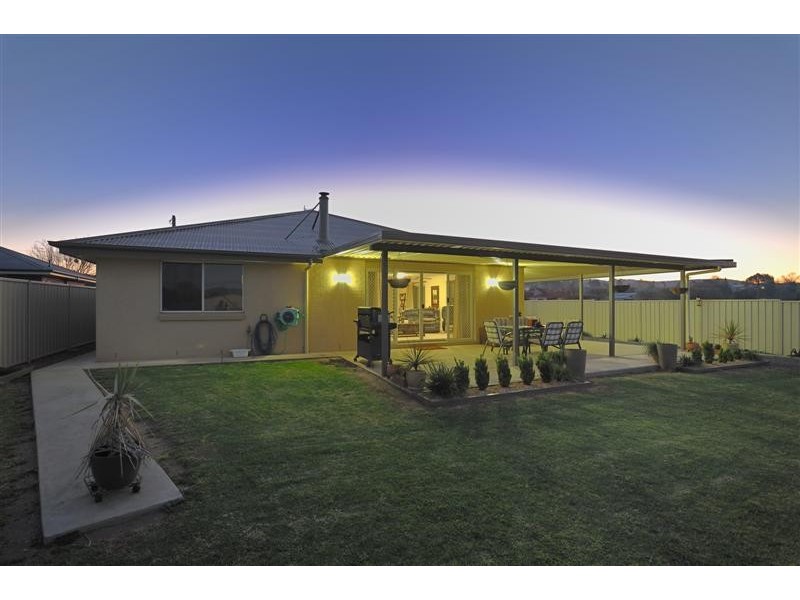 136 Russell Street, Tumut NSW 2720