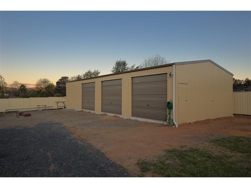 136 Russell Street, Tumut NSW 2720