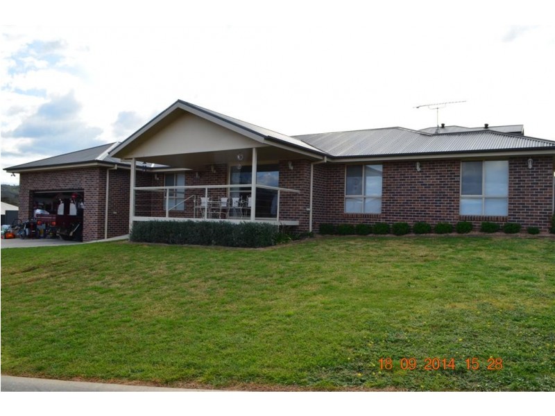 3 Lockeridge Dr, Tumut NSW 2720