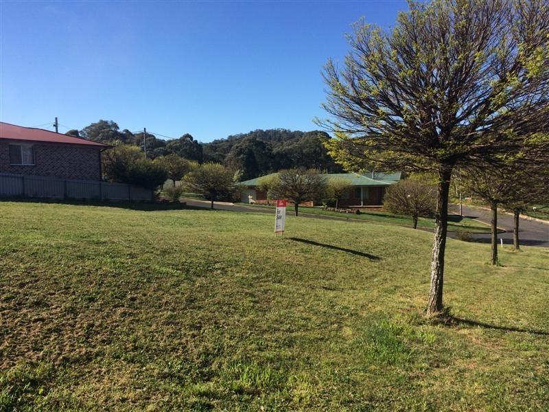 2 Royden Close, Batlow NSW 2730