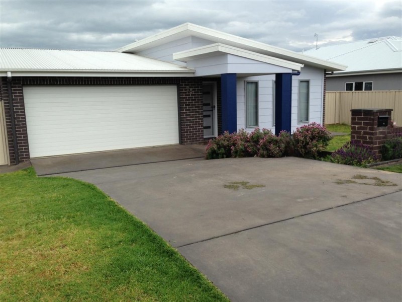 25 Jeffery Cct, Tumut NSW 2720