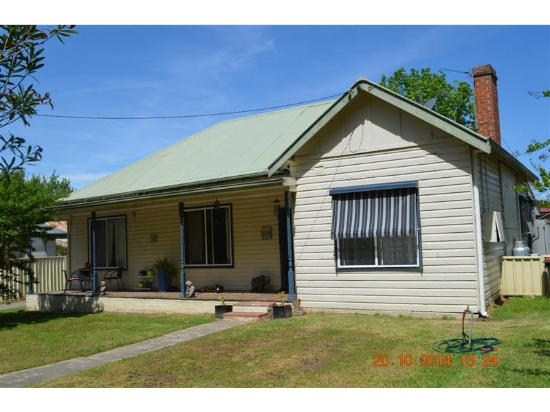 4 Beale Street, Tumut NSW 2720
