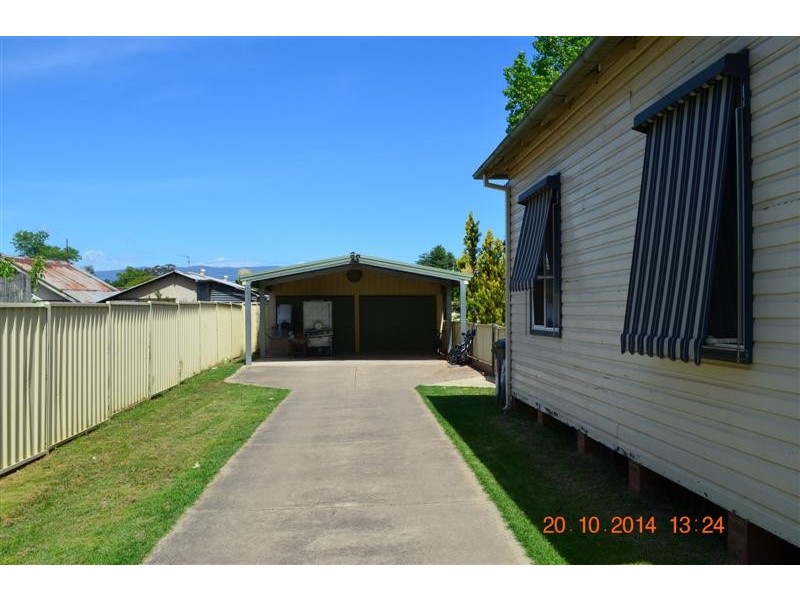 4 Beale Street, Tumut NSW 2720