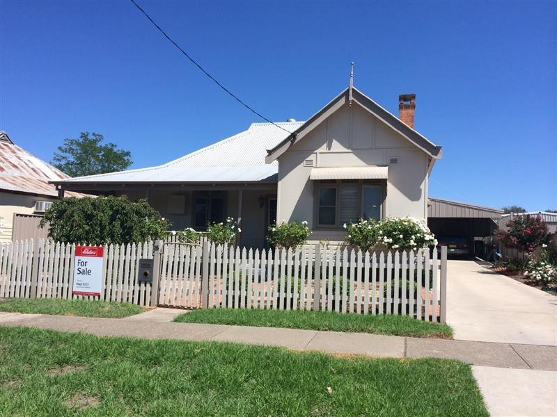 15 Fitzroy Street, Tumut NSW 2720