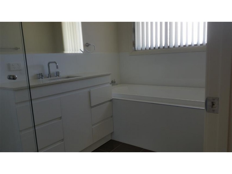 16 Eberlin Place, Tumut NSW 2720