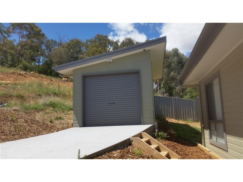 16 Eberlin Place, Tumut NSW 2720