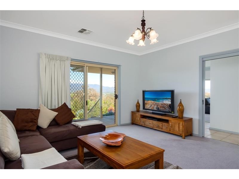 13 Hargreaves Close, Tumut NSW 2720