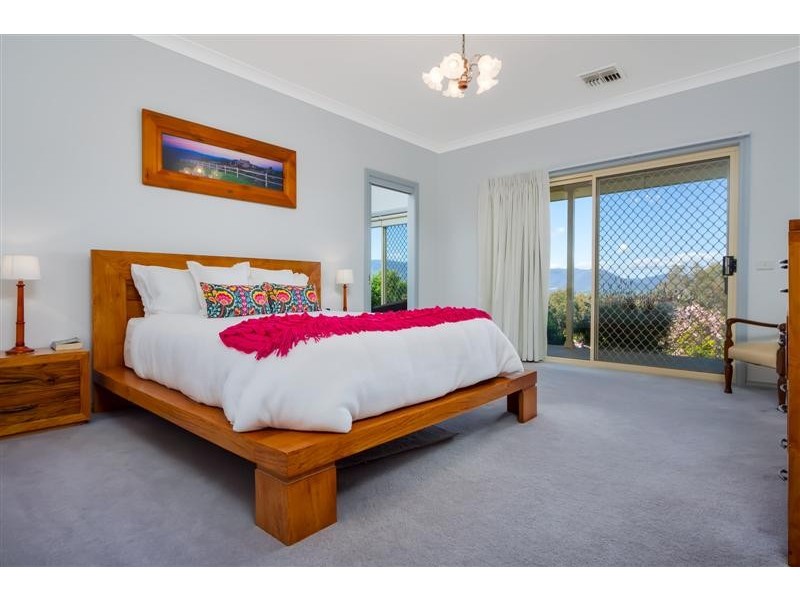 13 Hargreaves Close, Tumut NSW 2720