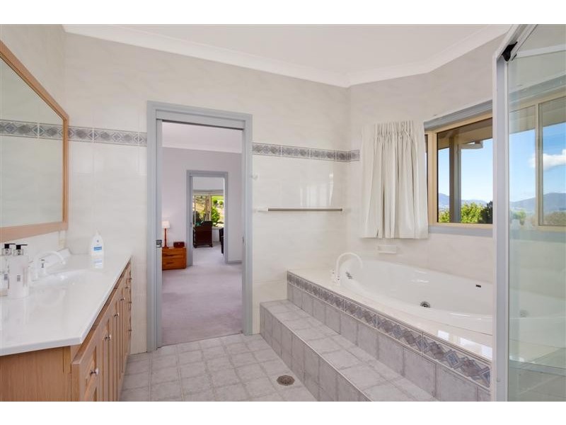 13 Hargreaves Close, Tumut NSW 2720
