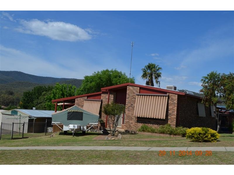 2 Smiles Street, Tumut NSW 2720