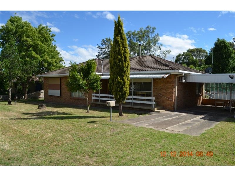 33 Quandong Avenue, Tumut NSW 2720