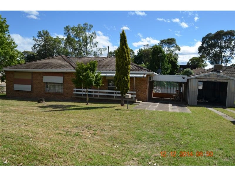 33 Quandong Avenue, Tumut NSW 2720