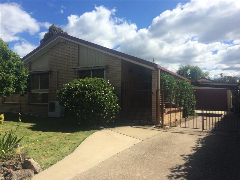 17 Gadara Place, Tumut NSW 2720