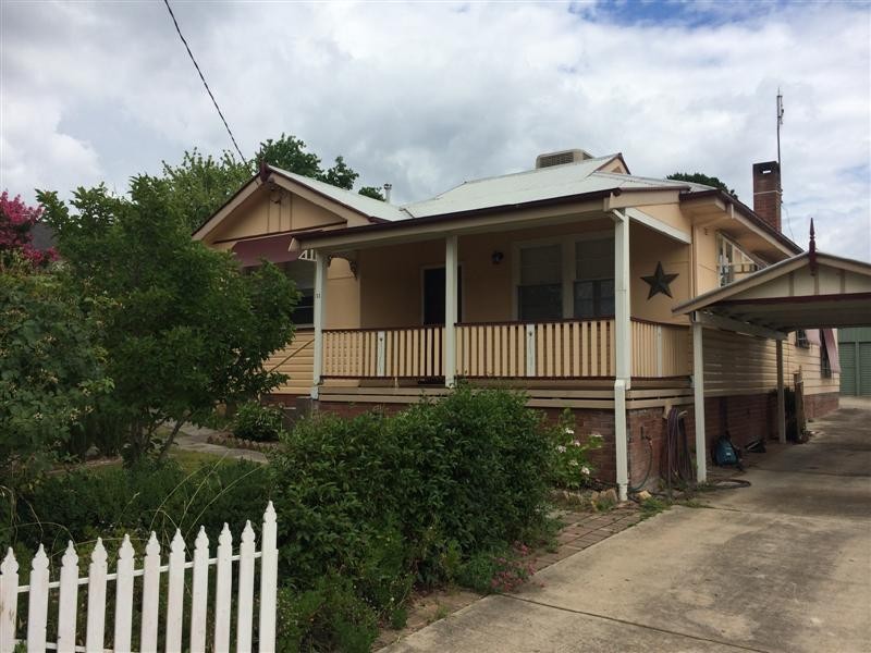 53 Carey Street, Tumut NSW 2720