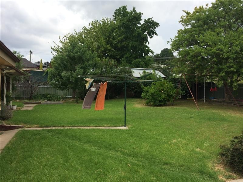 53 Carey Street, Tumut NSW 2720
