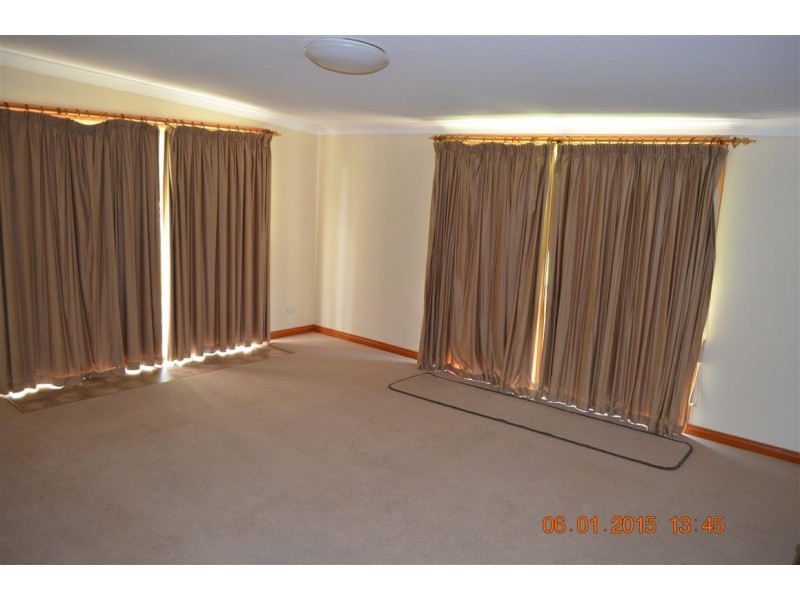 53 Carey Street, Tumut NSW 2720