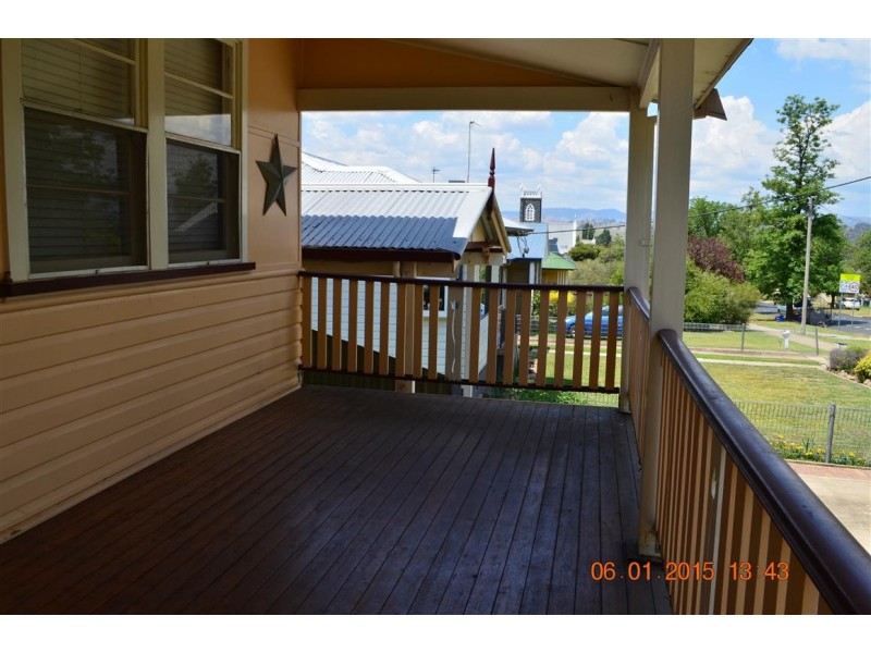 53 Carey Street, Tumut NSW 2720