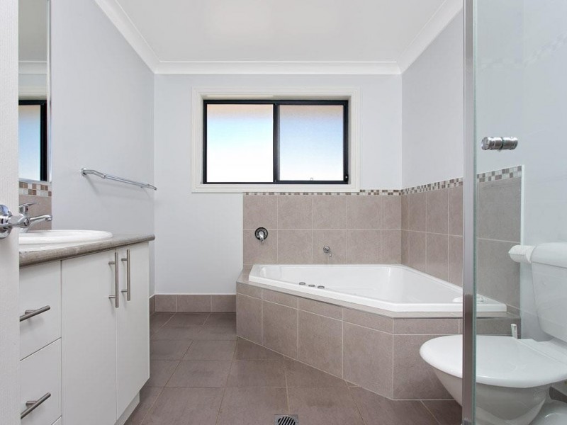 4 Burbury Mews, Tumut NSW 2720