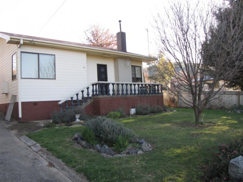 8 Pioneer Street, Batlow NSW 2730