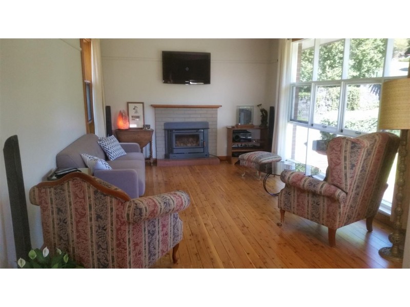 6 Highland Avenue, Tumut NSW 2720