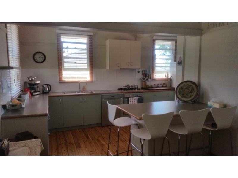 6 Highland Avenue, Tumut NSW 2720