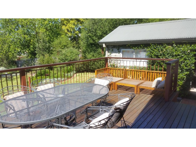 6 Highland Avenue, Tumut NSW 2720