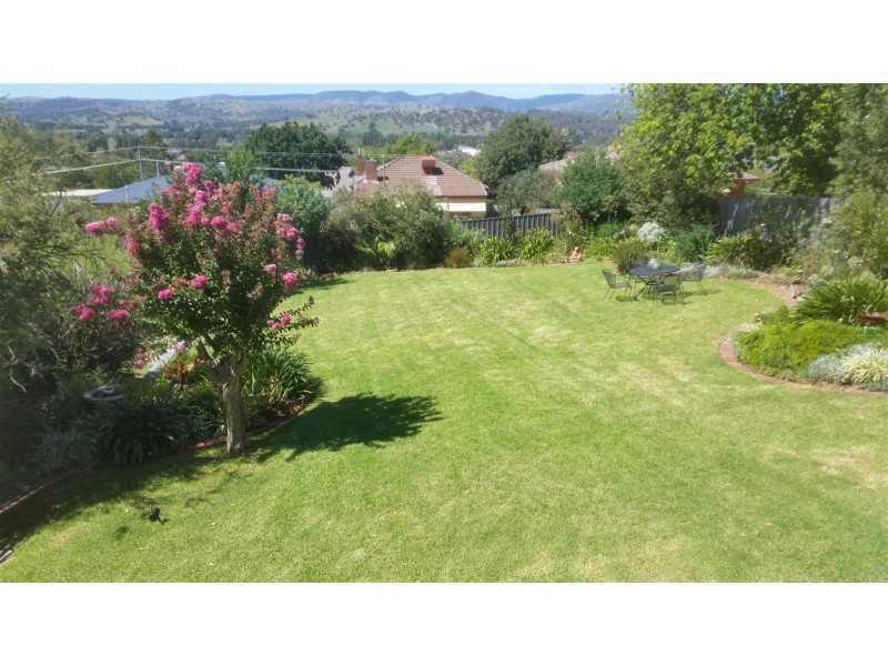 6 Highland Avenue, Tumut NSW 2720