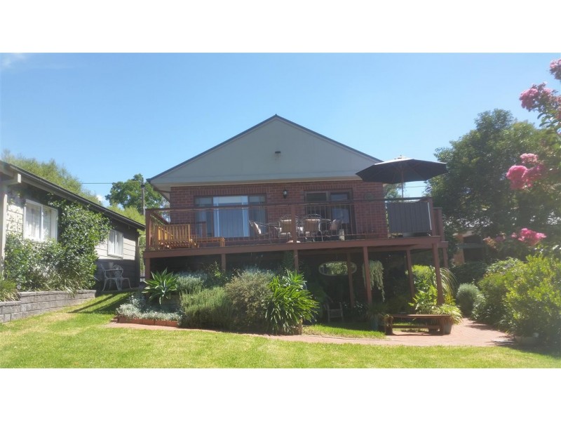 6 Highland Avenue, Tumut NSW 2720