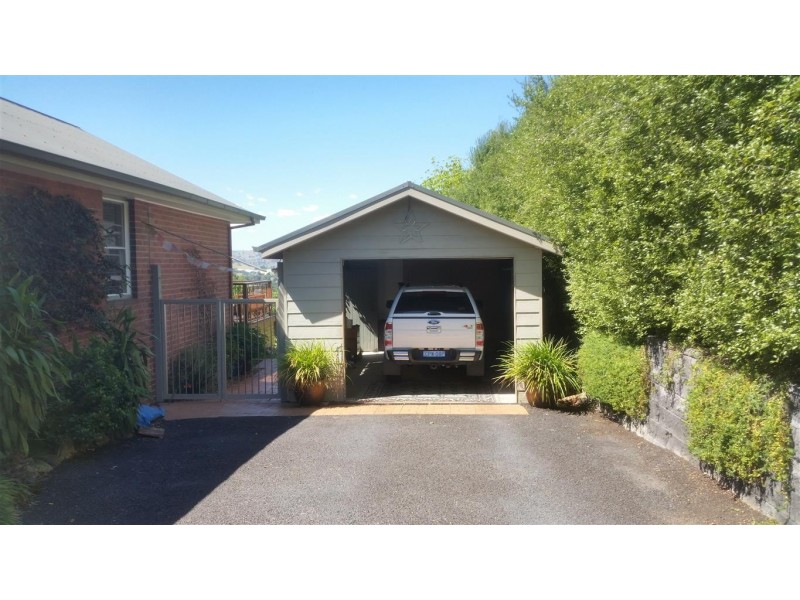 6 Highland Avenue, Tumut NSW 2720