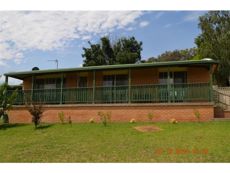 37 Booral Avenue, Tumut NSW 2720