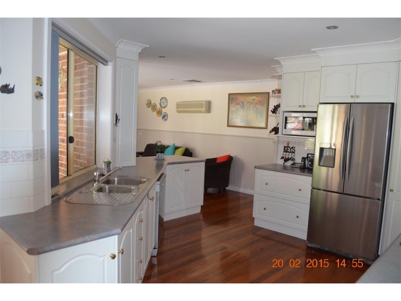 24 Jillabenan Close, Tumut NSW 2720