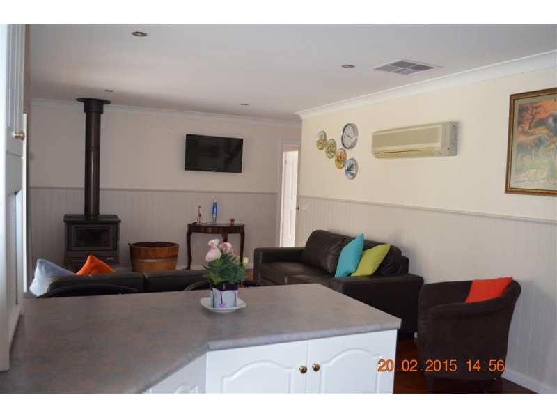 24 Jillabenan Close, Tumut NSW 2720