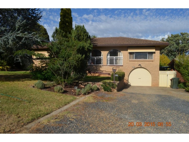 221 Capper Street, Tumut NSW 2720