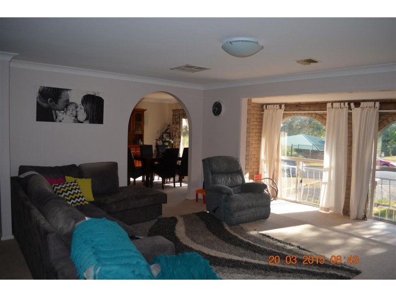 221 Capper Street, Tumut NSW 2720