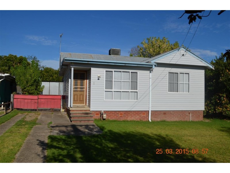 1 Charles Street, Tumut NSW 2720
