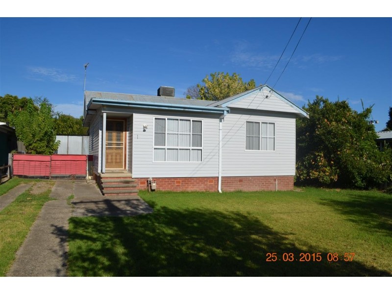 1 Charles Street, Tumut NSW 2720