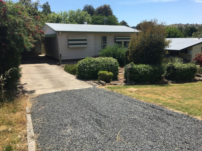 28 Lockhart Street, Adelong NSW 2729