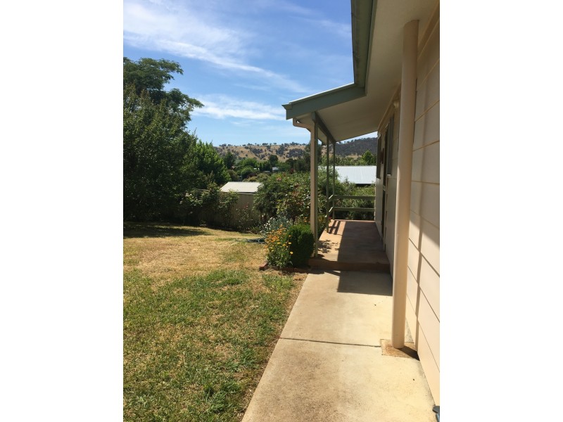 28 Lockhart Street, Adelong NSW 2729