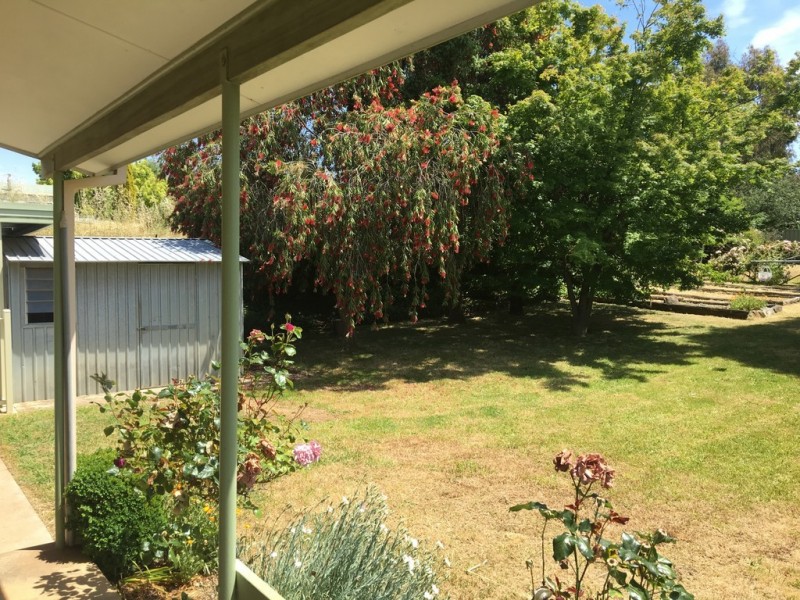 28 Lockhart Street, Adelong NSW 2729