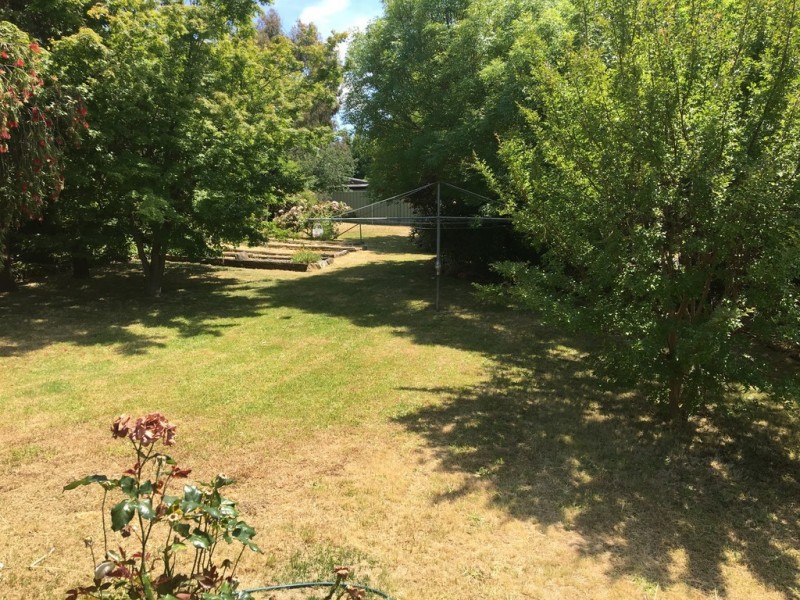 28 Lockhart Street, Adelong NSW 2729