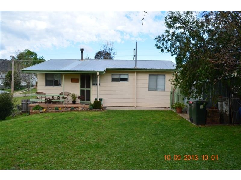 28 Lockhart Street, Adelong NSW 2729