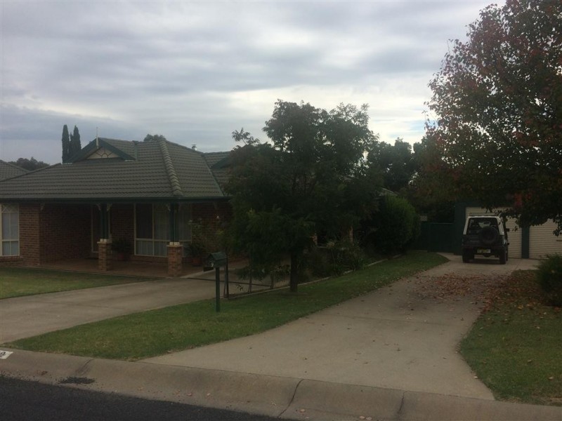9 Kiandra Drive, Tumut NSW 2720