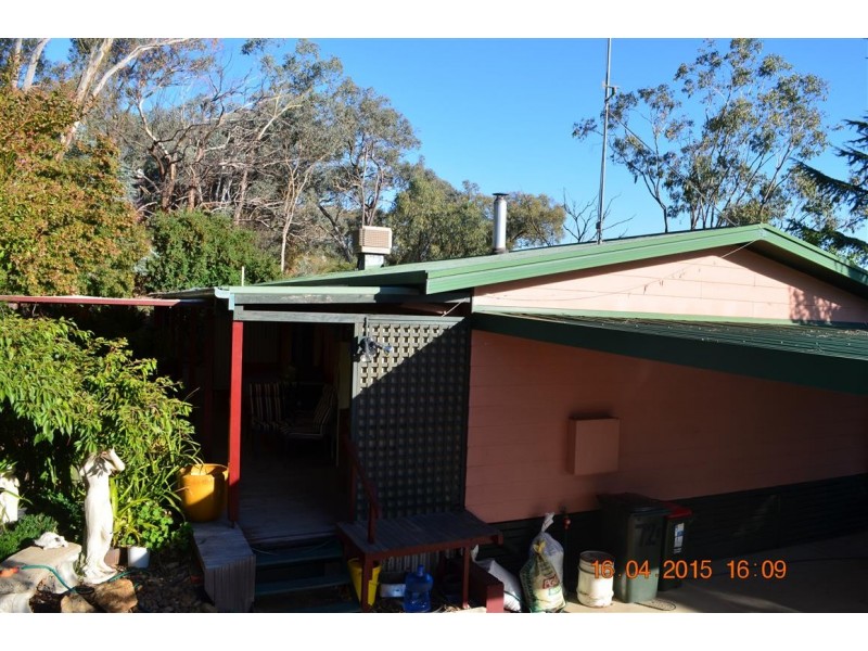 72 a and b Carey Street, Tumut NSW 2720