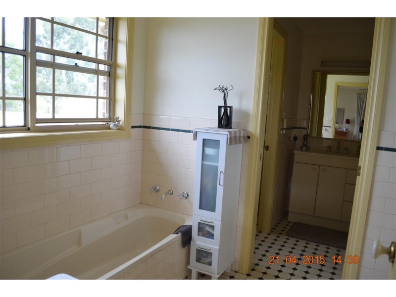 2 Coolamine CCT, Tumut NSW 2720