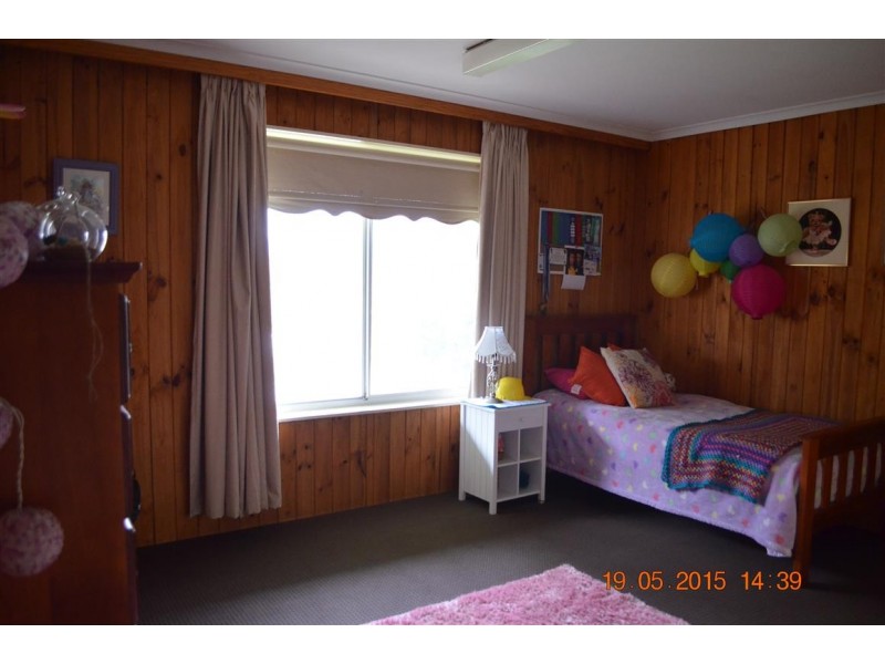 15 Camp Street, Adelong NSW 2729